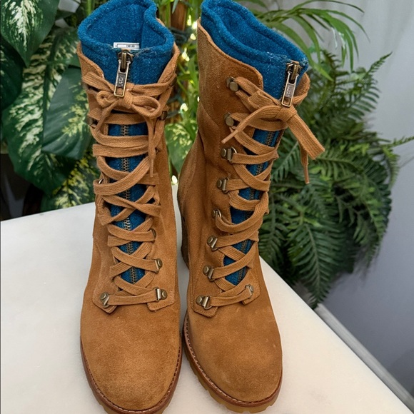 UGG Tan Lace-Up Boots with Teal Lining - Picture 3 of 9